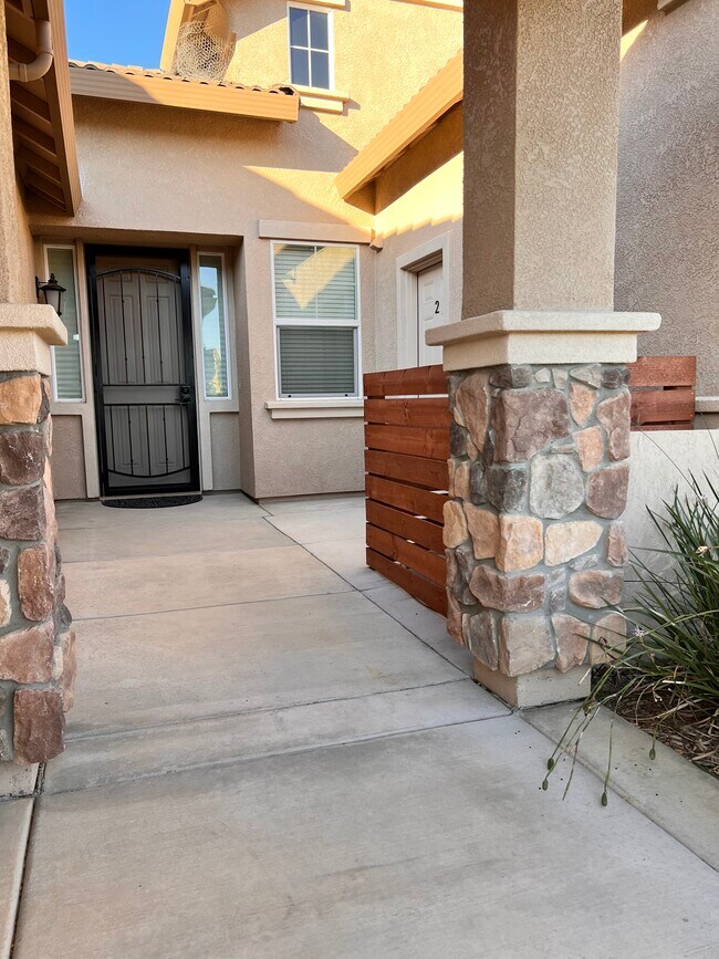 Photo - 760 Aparicio Way Unidad 2