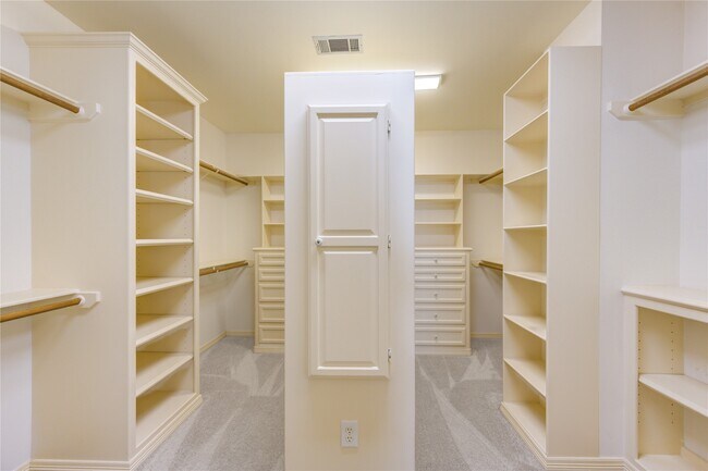 Photo - 2124 Nantucket Dr