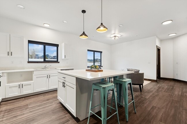 Building Photo - 1840 Baker Ave Unit 301