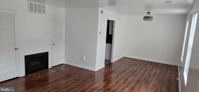 Photo - 1966 Naylor Rd SE