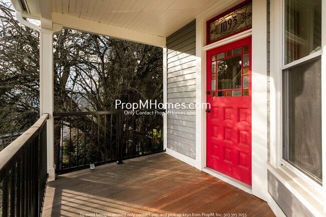 Photo - Updated Lair Hill Victorian with Willamette River & Mt Hood Views!