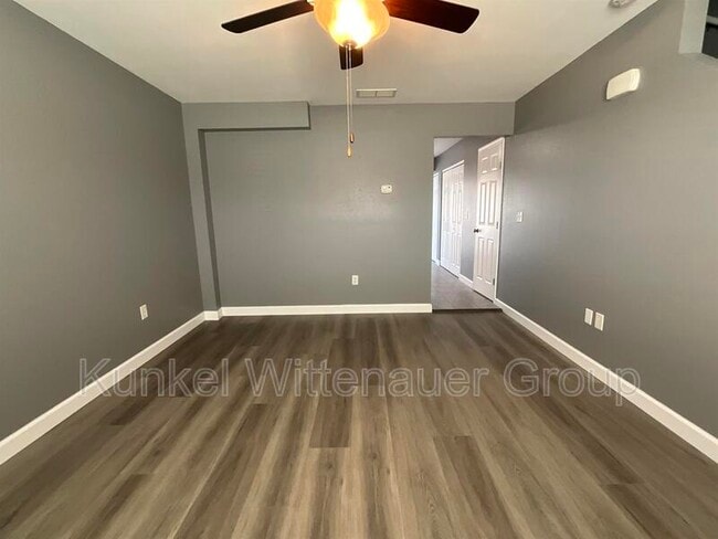 Photo - 700 Fountain View Dr