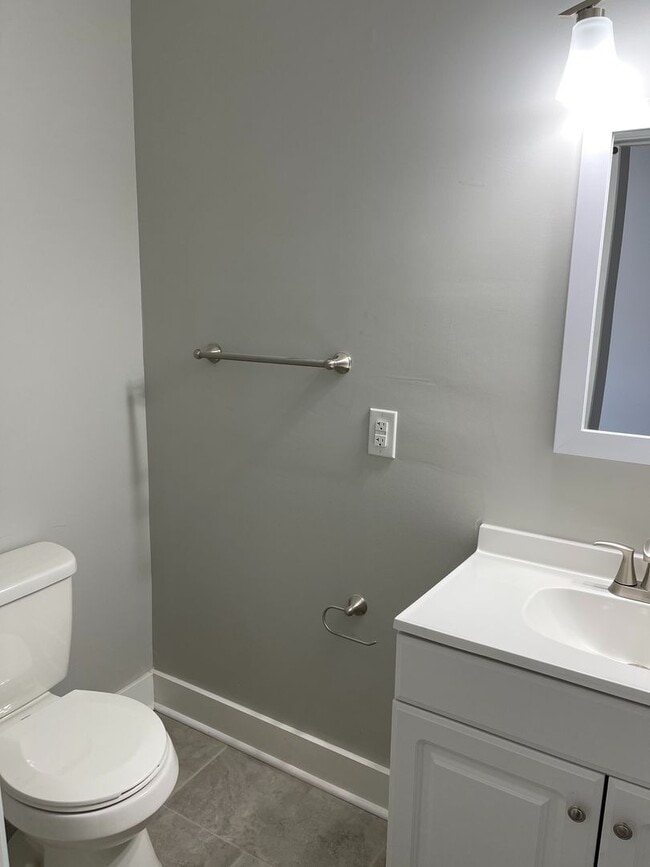 Building Photo - 117-119-119 E Innis Ave Unit 119