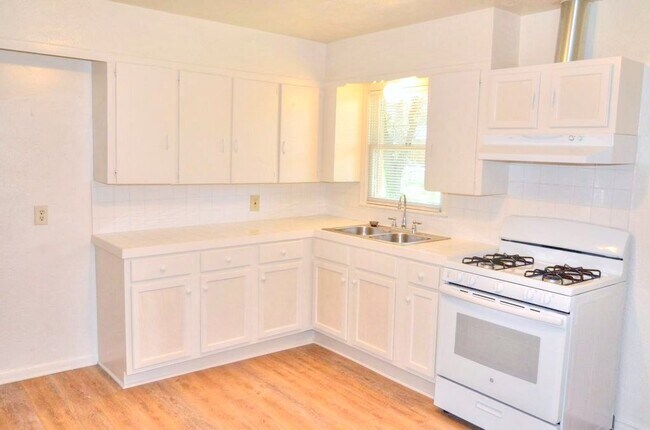 Photo - 7746 Colebrook Dr