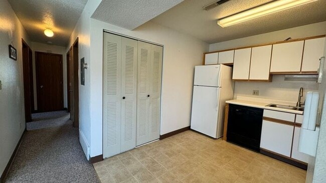 Photo - $1,350 | 3 Bedroom, 1 Bathroom Apartment |...