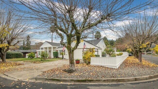 Photo - 1819 Cedar St