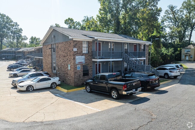 Eastover Drive Apts - The Apartments at Lake Hill