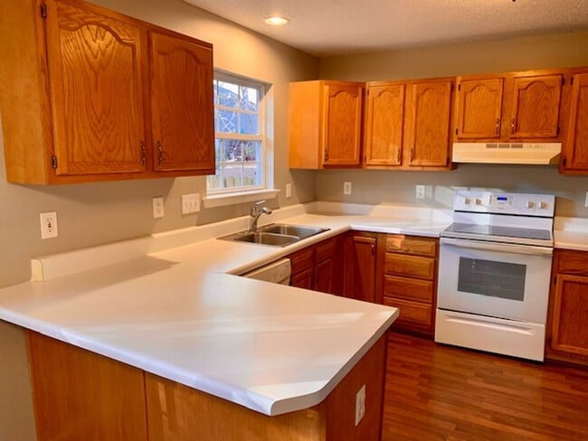 Photo - 107 Climbing Ivy Ct