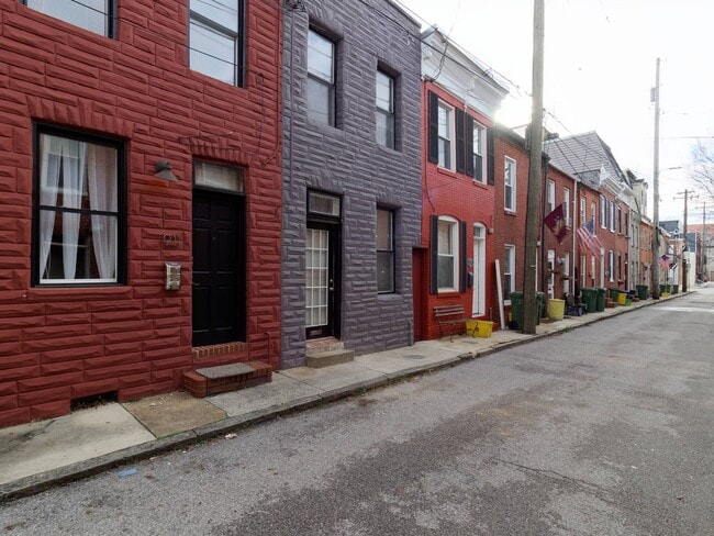 Building Photo - 911 S Belnord Ave