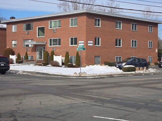 Building Photo - 194 Lincoln St Unit 4