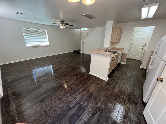 Building Photo - 933/935 Unit 935 Sagewood Trail