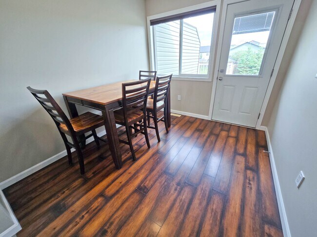 Photo - 8407-8488 88 St