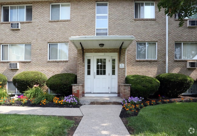 Elmwood Court