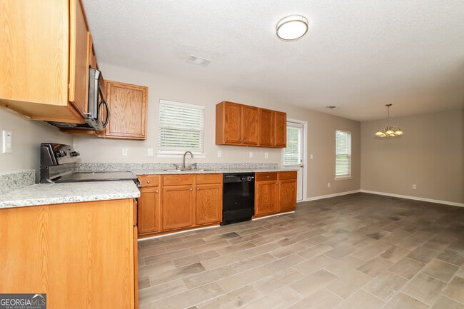 Photo - 515 Abercorn Ct