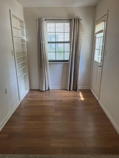 Building Photo - 728 W San Antonio St