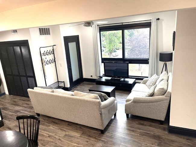 Photo - 4728 N Kennicott Ave