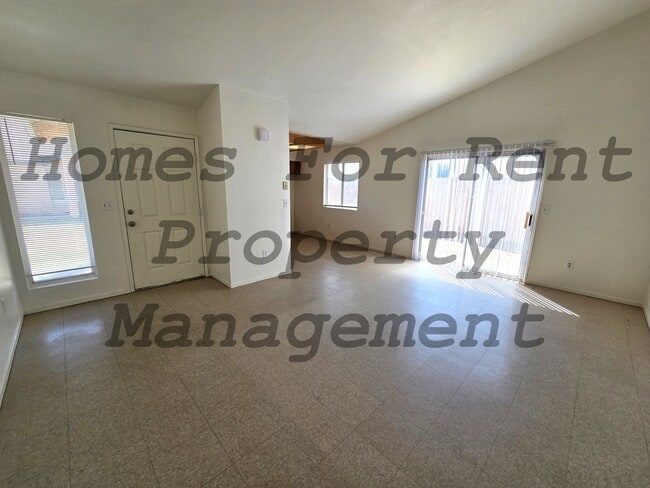 Building Photo - 1719 W Putnam Ave Unit C