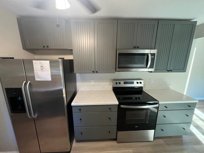 Photo - 4240 Commercial St