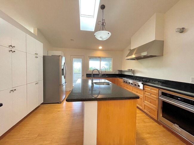 Photo - Ahuimanu - Kaneohe - 4 bedrooms, 2.5 bathrooms