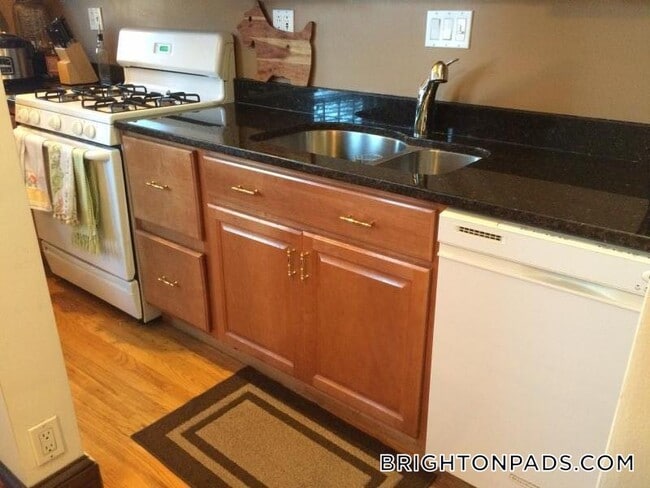 Building Photo - 1868 Commonwealth Ave