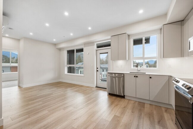 Photo - 45511-45511 Campus Dr