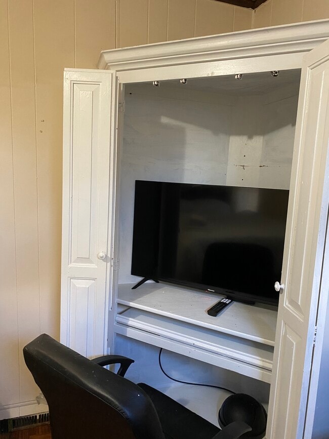 Photo - 41 Essex Rd Unit 1