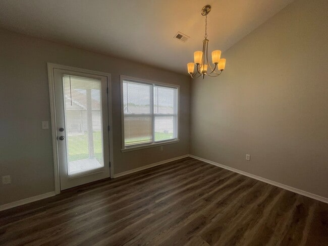 Building Photo - Updated 3 Bedroom Patio Home with 2 Car Garage