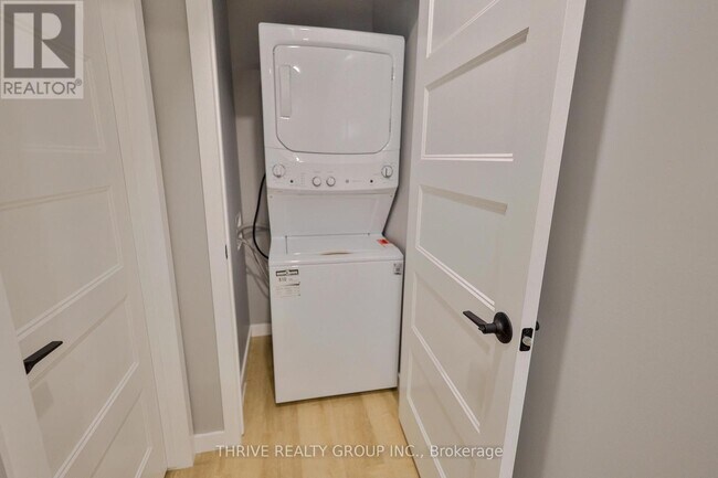 Photo - 2069 Gough Ave