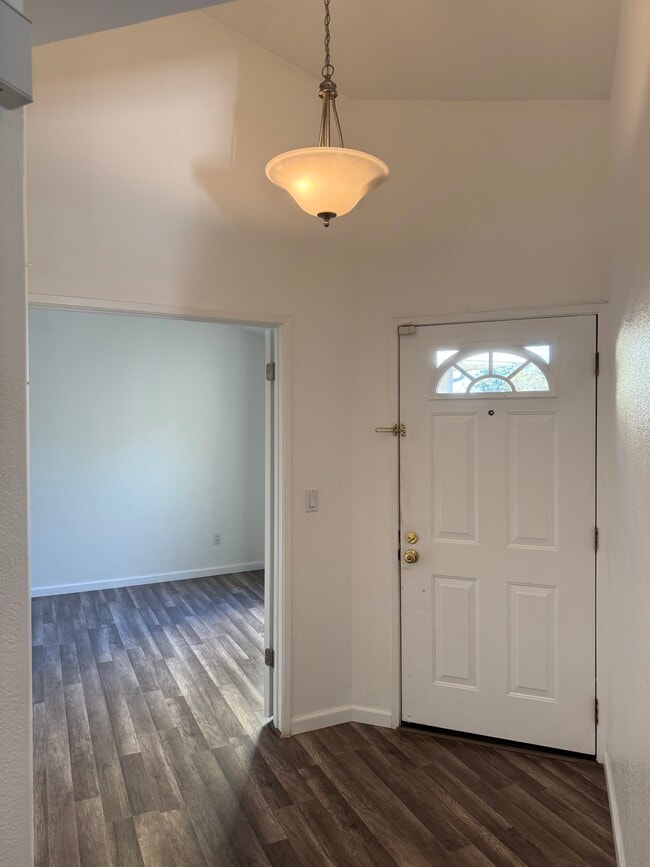 Photo - 206 Devonwood