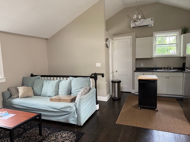 Building Photo - Suburban Unit 119 UPS