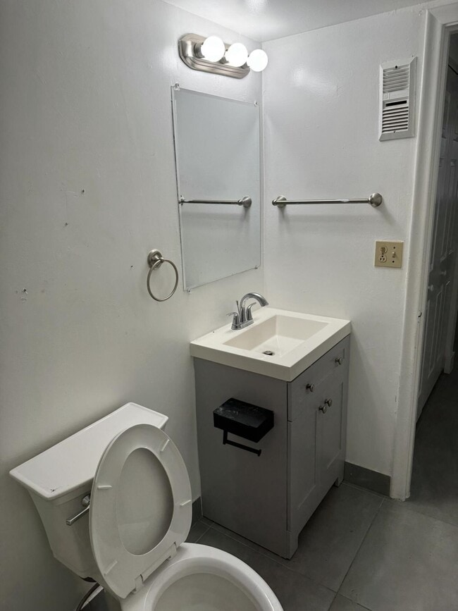 Photo - 2401 Riverside Dr Unit 210-B