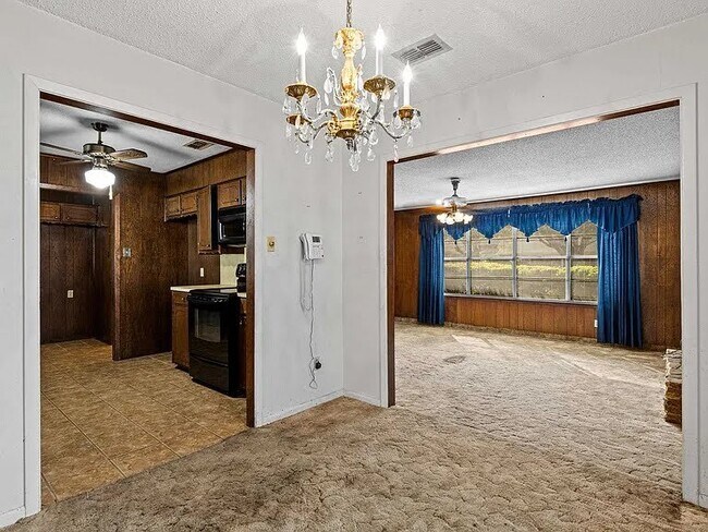 Photo - 2600 Redbud St