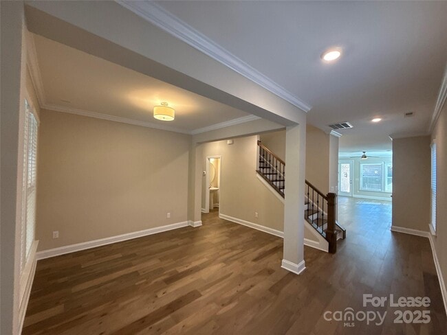 Photo - 707 Marion Dr