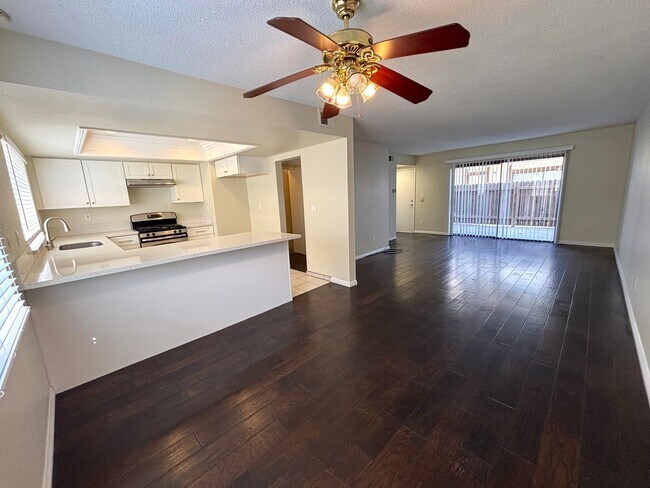 Photo - Turnkey 3 bedroom, 2.5 bathroom condo avai...