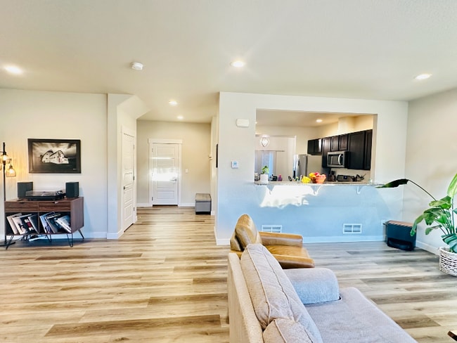 Photo - 286 E Chestnut St