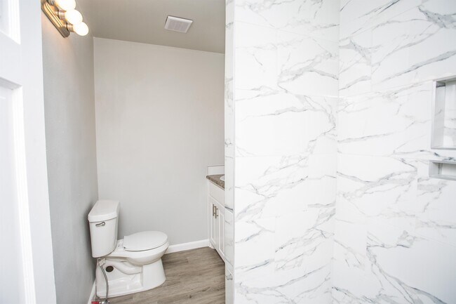 Photo - 2408 32nd St