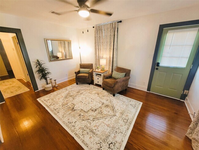 Photo - 5011 Avenue Q