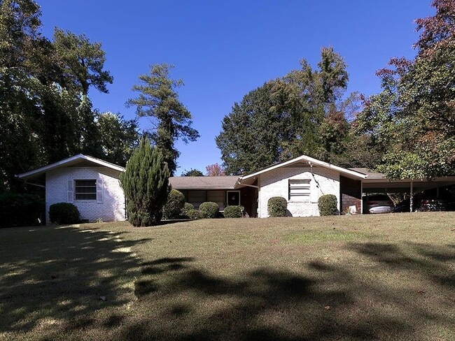 Photo - 438 Carriage Dr NE