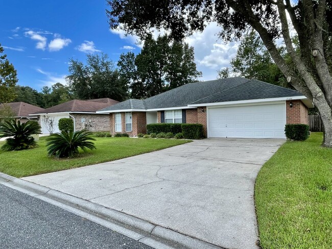 Brick home with large backyard - Brick home with large backyard