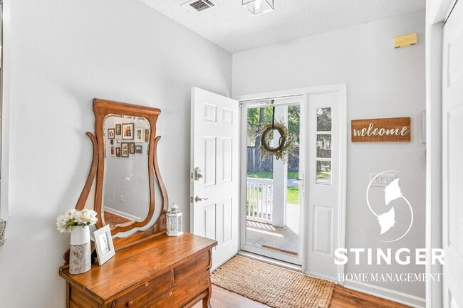 Photo - 26 Lucerne Ave