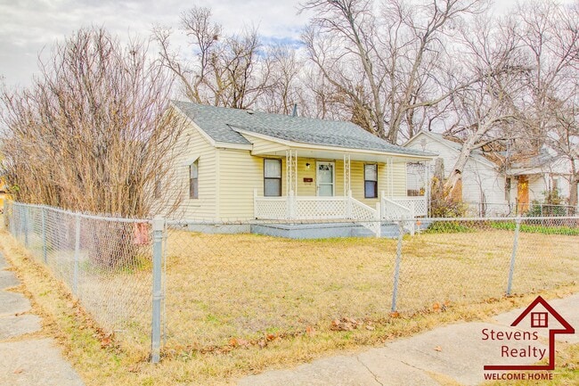 Photo - 815 SW H Ave