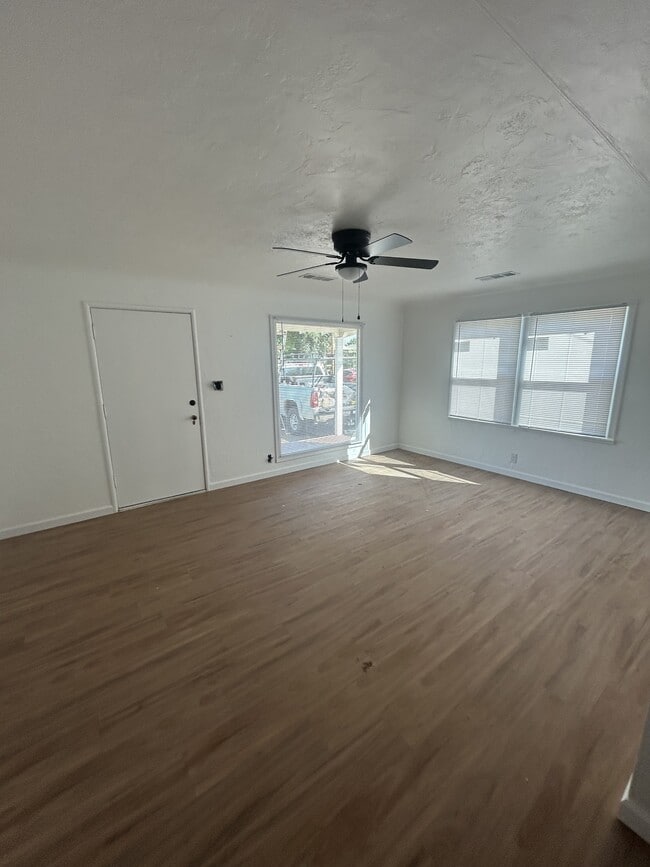 Photo - 413 S H St