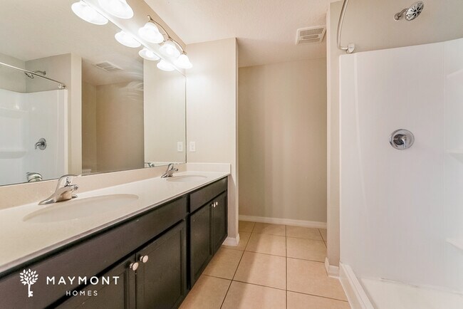 Photo - 844 Chatham Walk Dr