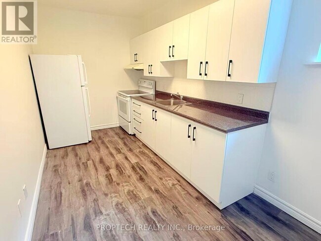 Photo - 373 Broadview Ave Unit 2