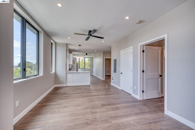Photo - 4202 Telegraph Ave Unit 301
