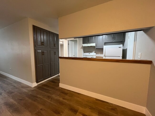 Photo - Mathews634 (KC-DT) Unit A8