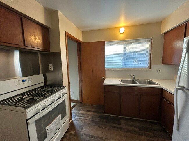 Photo - 1868 Hamilton Ave