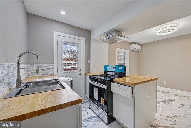 Photo - 1041 N Monroe St