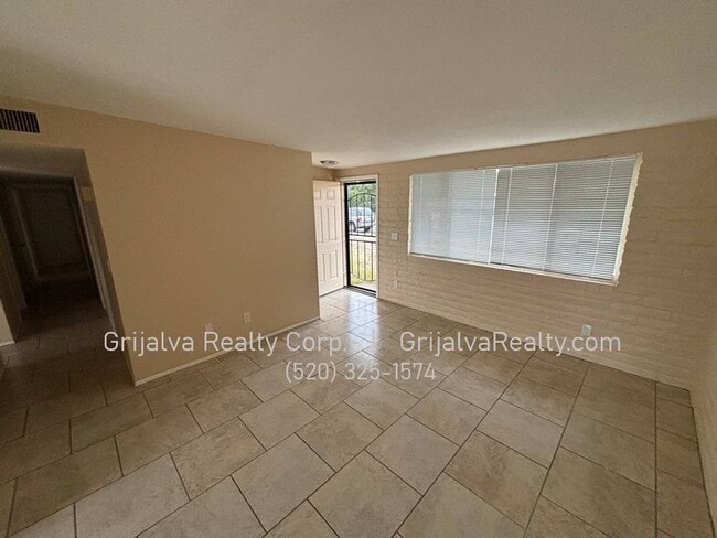 Photo - Spacious 4 Bedroom House for Rent (Irvington/Kolb)