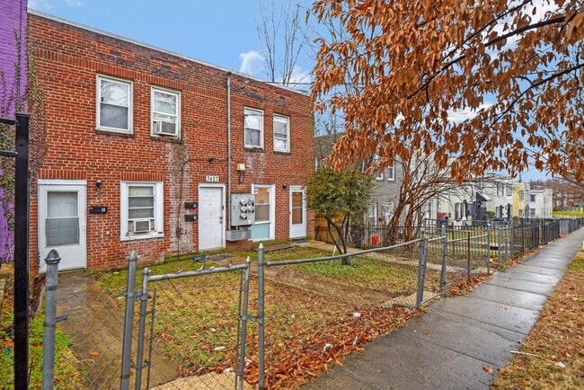 Photo - 3427 B St SE Unit 2